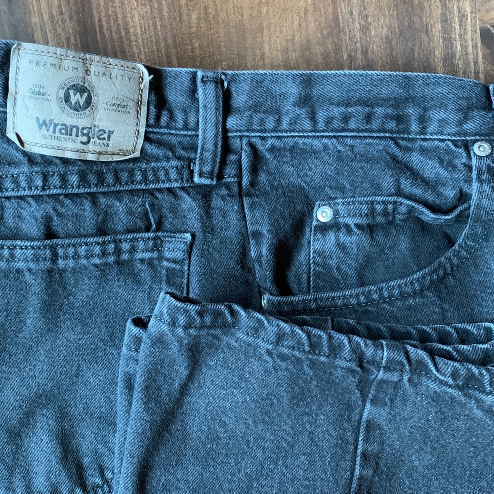 Wrangler Relaxed Fit Jeans in Black